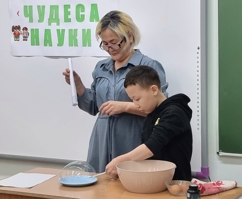 Неделя науки в Казачинской школе погрузила учащихся в тонкости предметов естественно-математического цикла