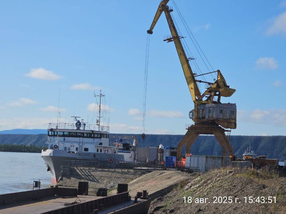 Судно класса «река-море» «Магдебург» прибыло в речпорт Усть-Куйги