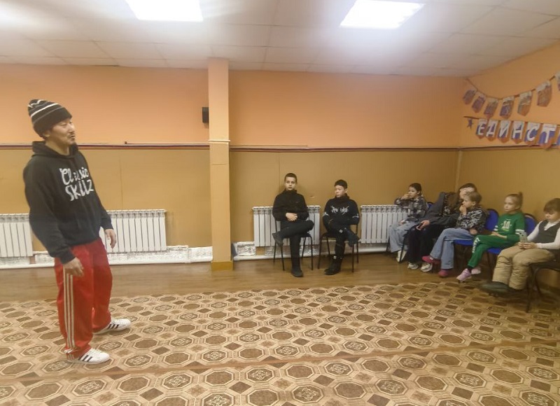 В Усть-Куйге прошел мастер-класс от ведущего брейкера Якутии