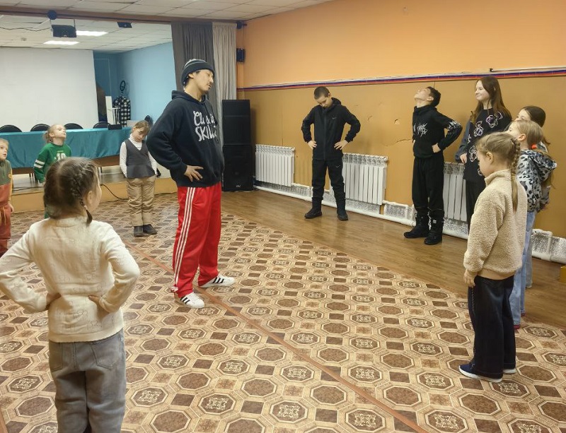 В Усть-Куйге прошел мастер-класс от ведущего брейкера Якутии