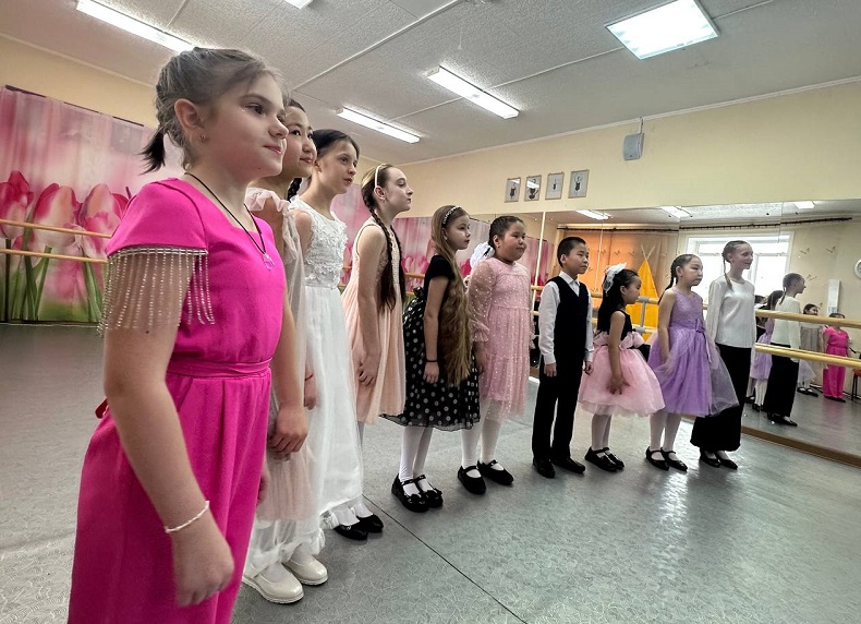 В Депутатской ДШИ прошел праздничный весенний концерт
