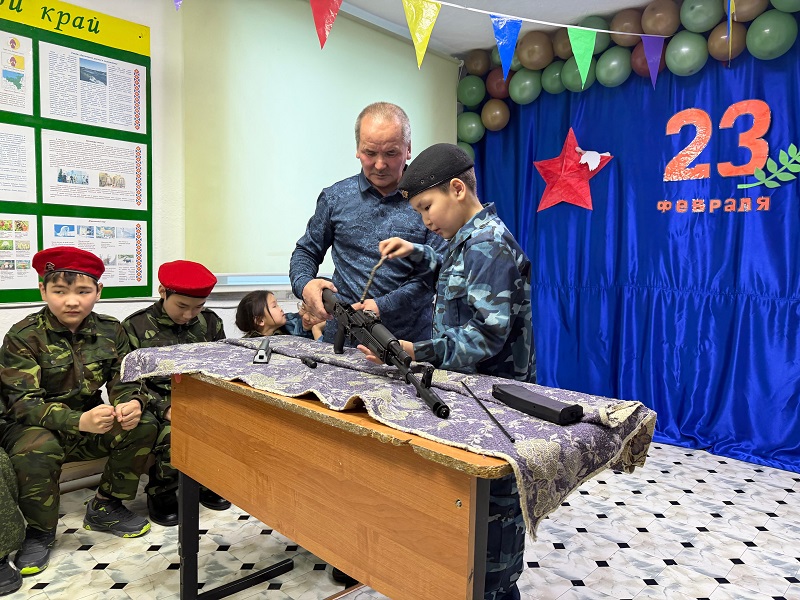 Любовь к Родине начинается с детства. В Уяндинской школе провели месячник патриотического воспитания