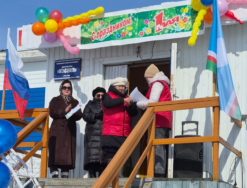 Усуйаана нэһилиэгэр Эйэ, Үлэ, Маай бырааһынньыга сэргэхтик ааста