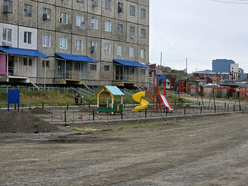 В Депутатском открываются две новые детские площадки. Какие еще работы проходят в райцентре летом?