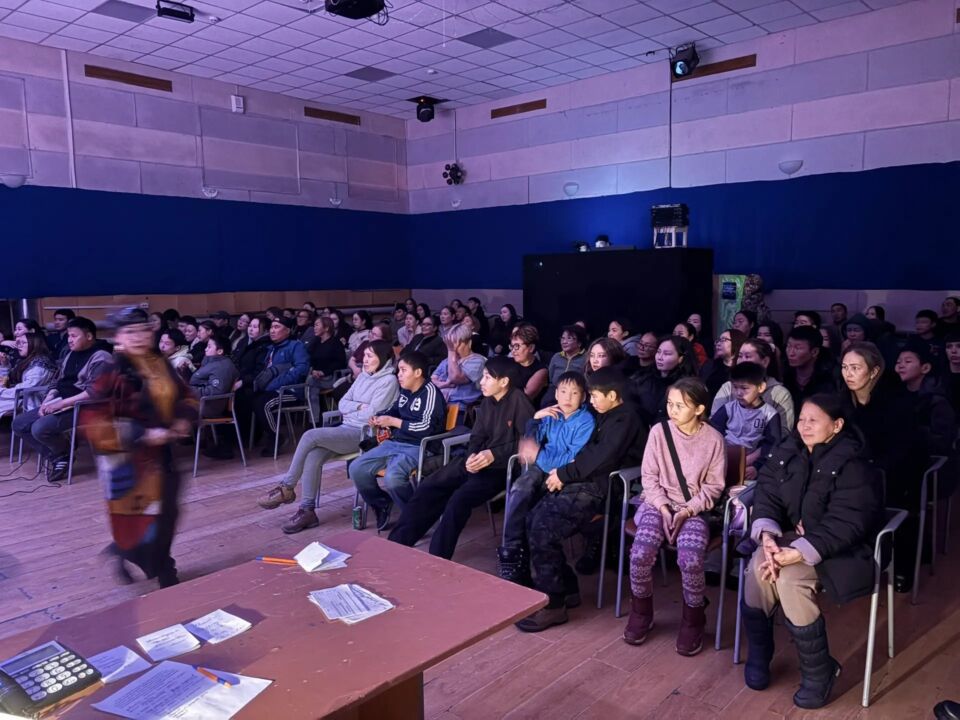 В ДК «Металлург» с успехом прошел спектакль «Кыыс дууһата»