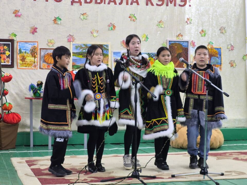 Праздник урожая и добрых дел: в Туматской школе прошла осенняя ярмарка