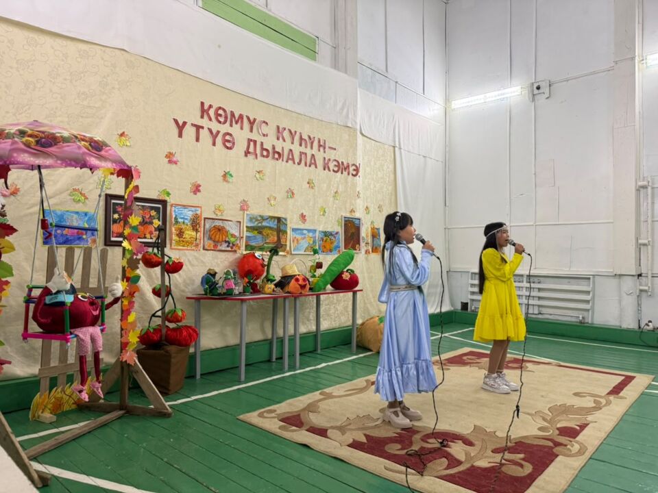 Праздник урожая и добрых дел: в Туматской школе прошла осенняя ярмарка