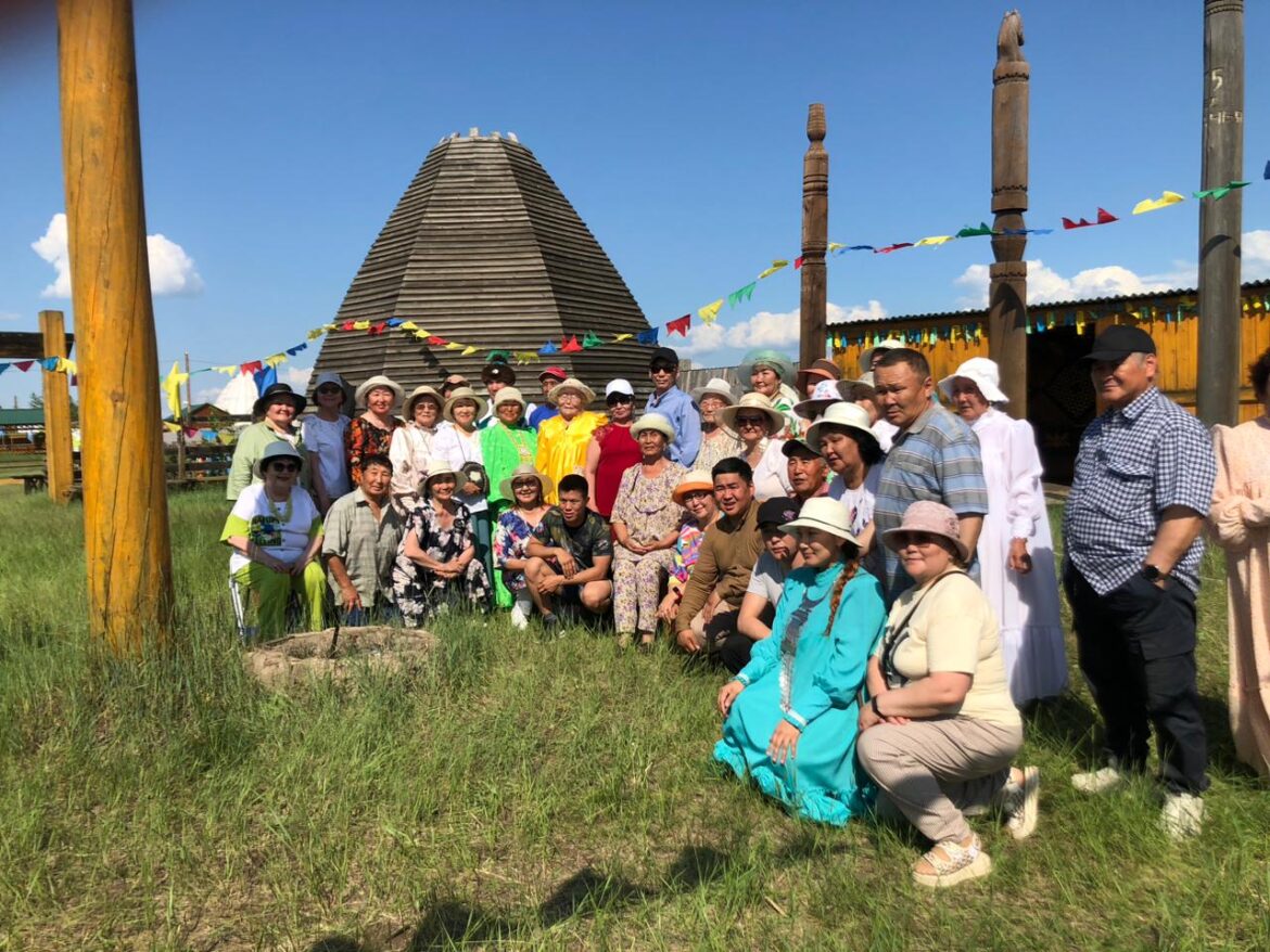 Ысыах землячества Усть-Янского района в Ус Хатыне