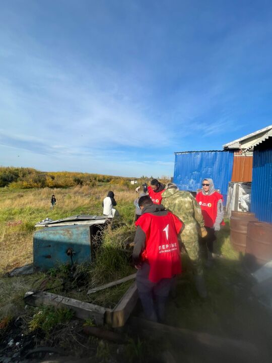 WhatsApp Image 2026-09-07 at 15.20.20 В новый учебный год — с чистотой: педагоги и волонтеры навели порядок на территории Хайырской школы