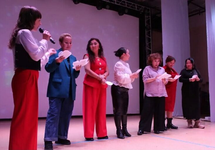 Тепло материнских сердец: в ДК «Металлург» пос. Депутатский отметили республиканский День матери